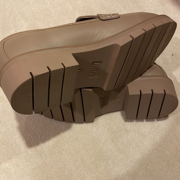 NWT Mia Nixie Chunky Dark Nude Penny Loafers in Size 10 - Picture 5 of 6